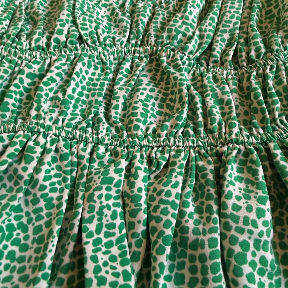 Lulu's Green and White Patterned Peplum Tank Top- Size Small - Picture 3 of 6